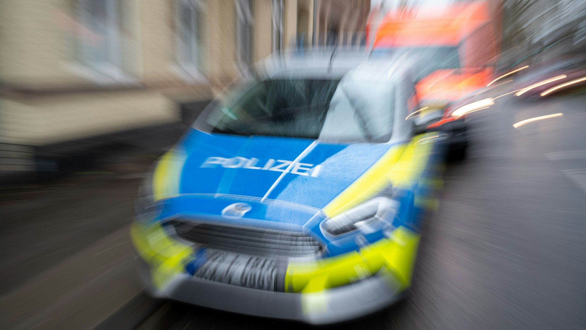 15.02.2021, Köln: Einsatzfahrzeug der Köln Polizei. Kennzeichen NRW, Automarke Ford. Foto: Uwe Weiser