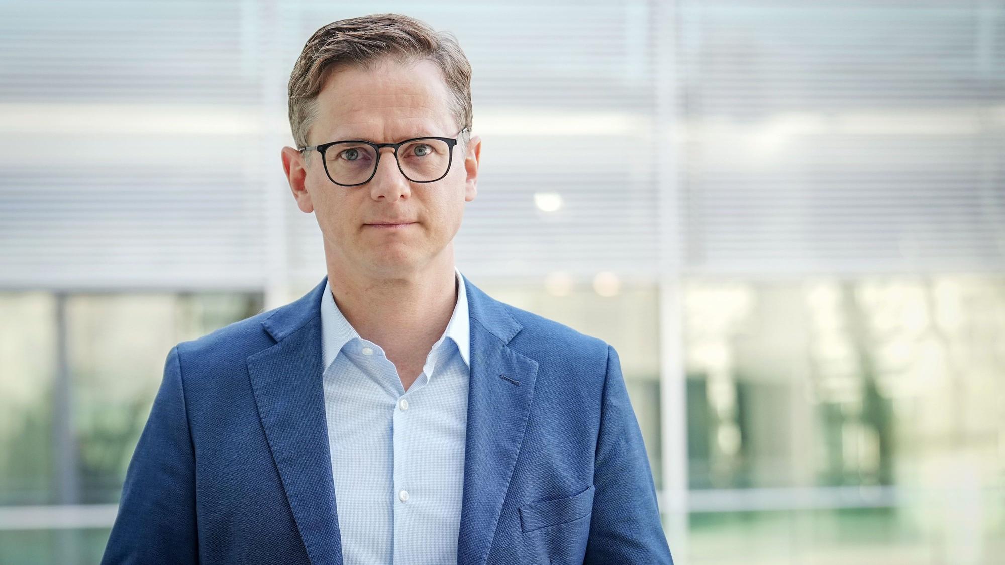 Auf Bild ist ein Portrait-Foto vom CDU-Generalsekretär Carsten Linnemann zu sehen.