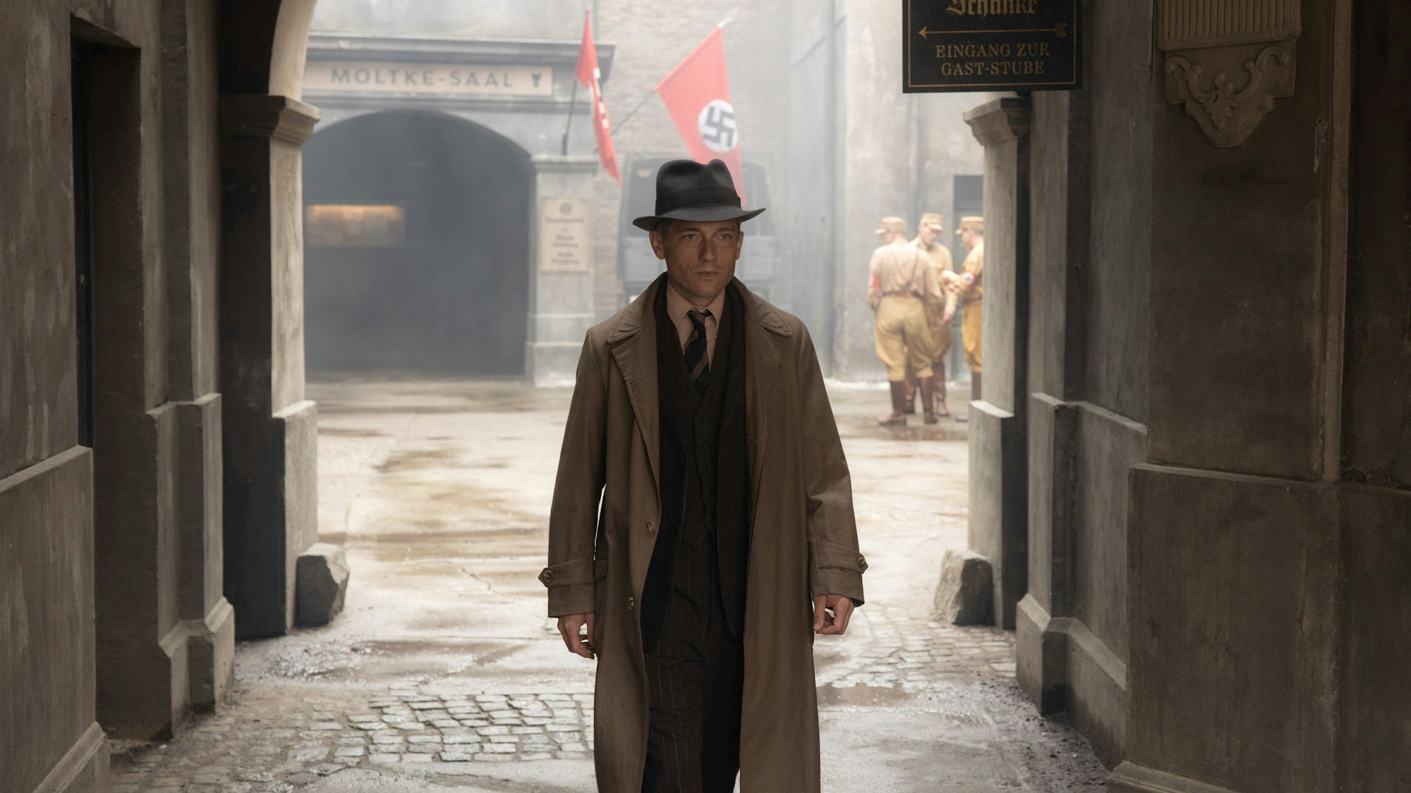 Kommissar Gereon Rath (Volker Bruch) in einer Szene der vierten Staffel von „Babylon Berlin“.