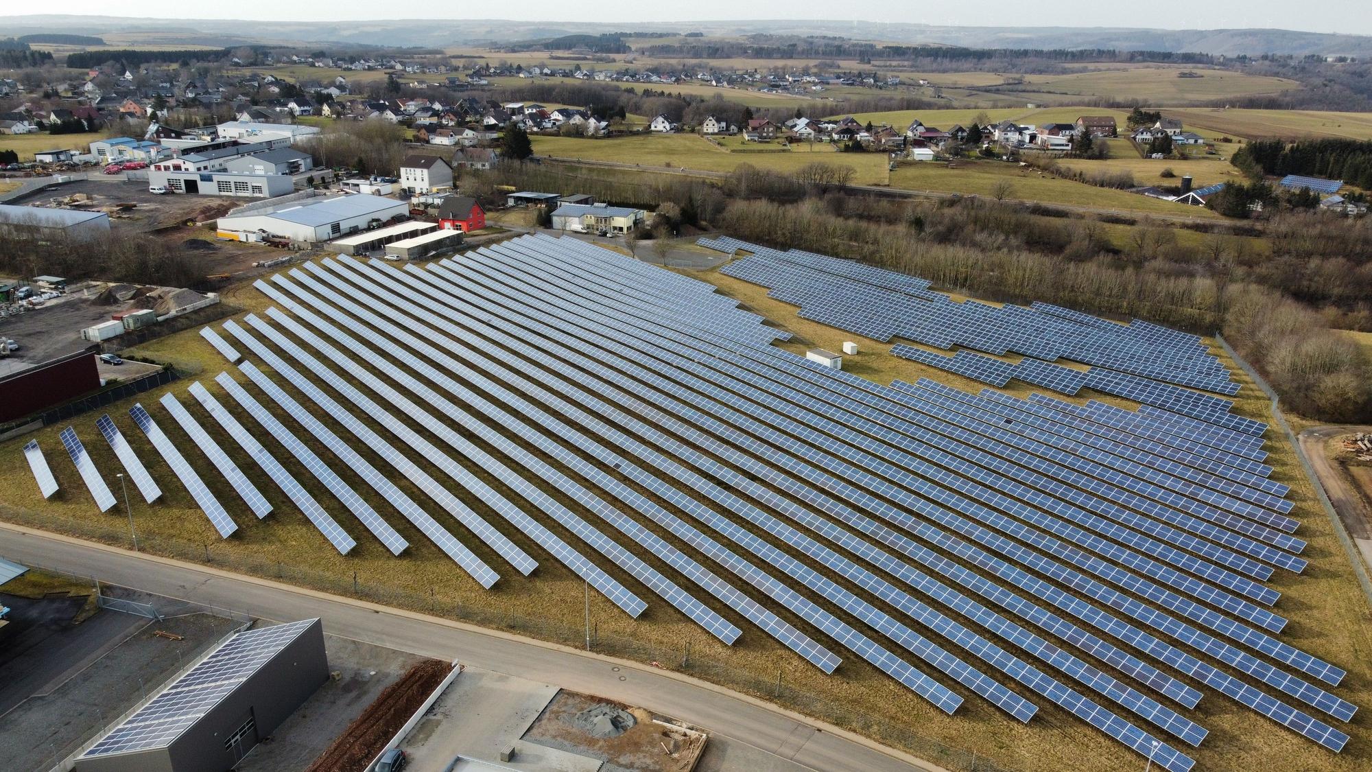 Ein Luftbild der PV-Anlage in Herhahn.