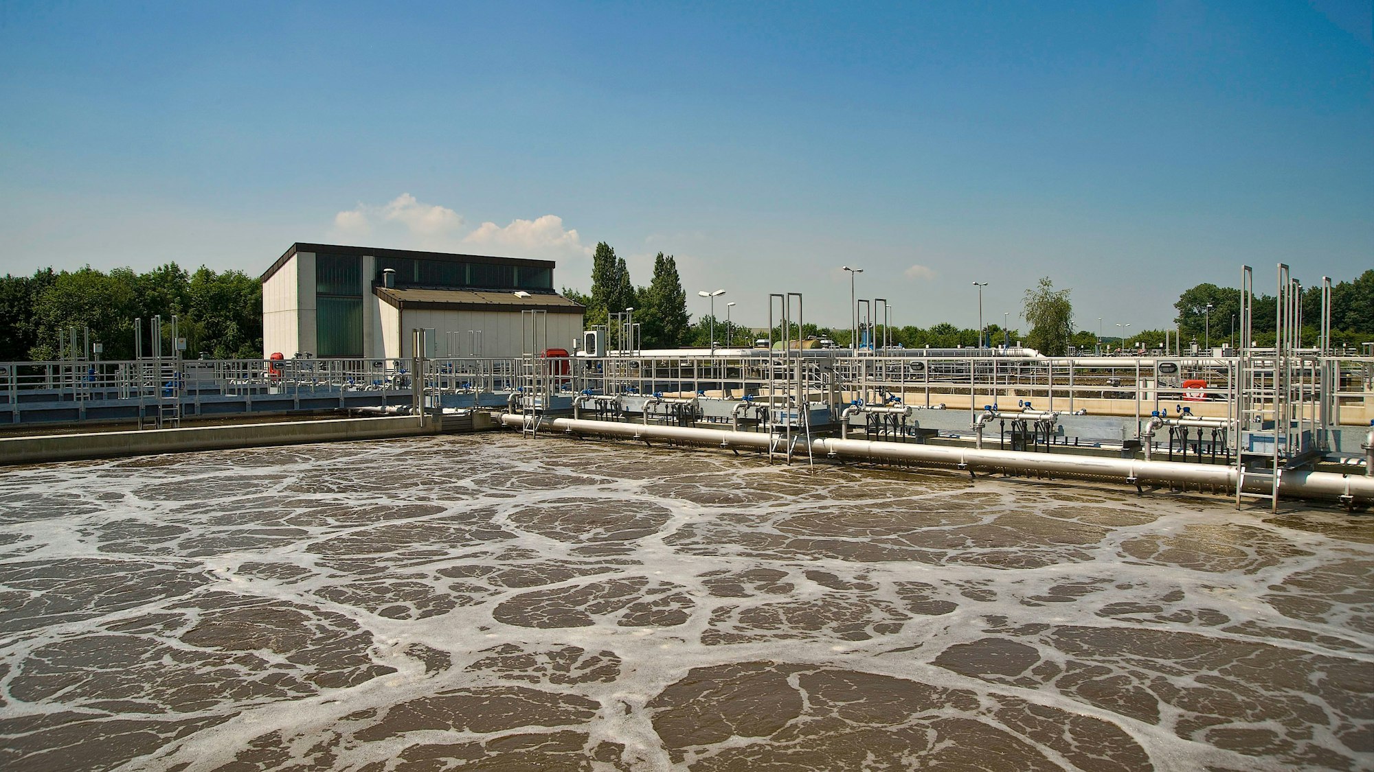 Das Bild zeigt das Klärwerk Stammheim der Stadtentwässerungsbetriebe Köln.