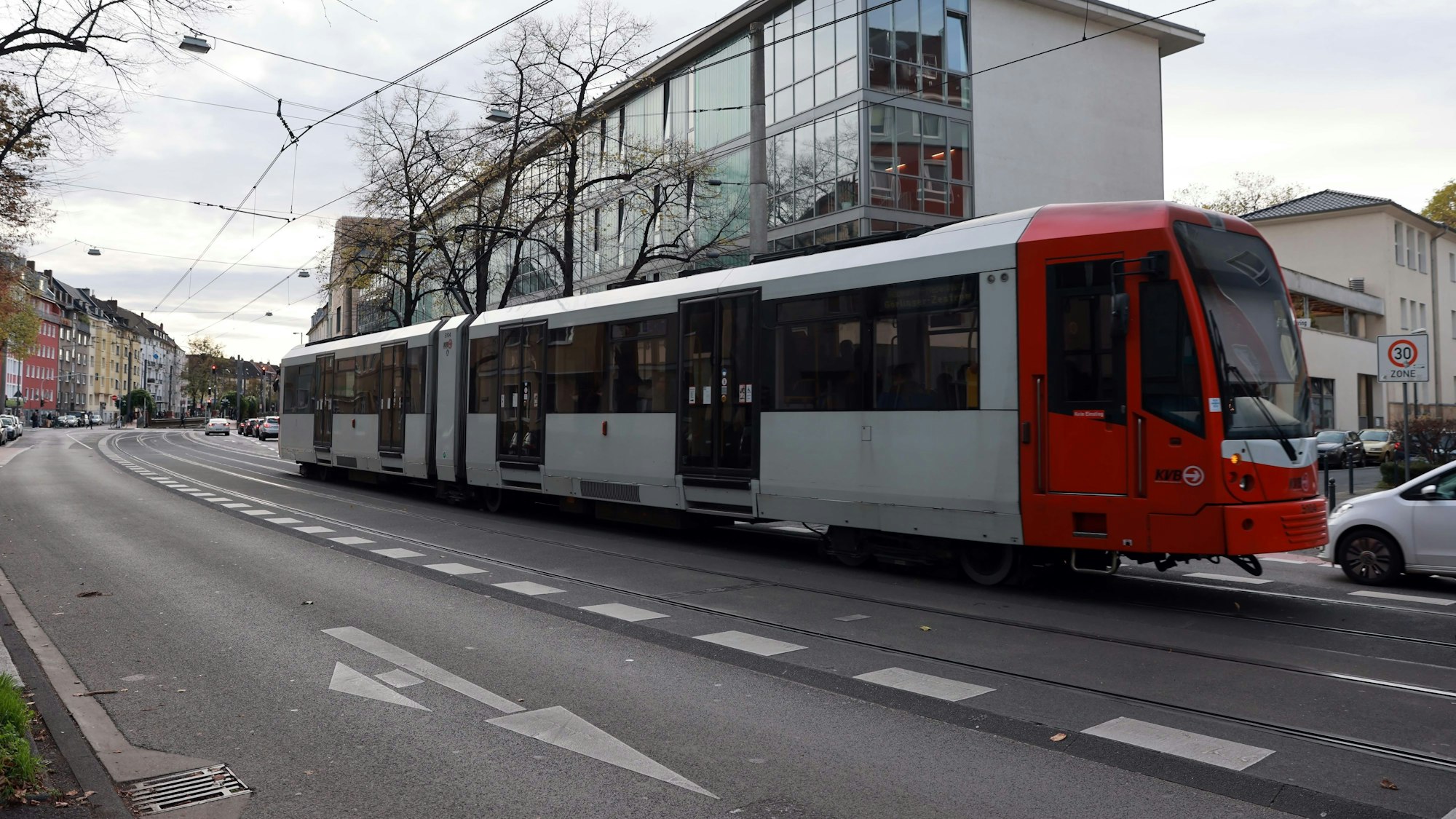 Köln, RSK, die KVB setzt unter anderem auf der Linie 3 nur noch einzelne Wagen ein