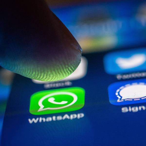 Überwiegend über WhatsApp haben die mutmaßlichen Betrüger Kontakt zu ihren Opfern gesucht. Auf dem Foto ist ein Mobiltelefon mit der WhatsApp-App zu sehen.
