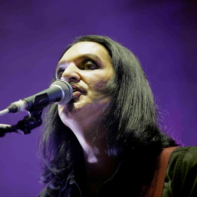 Sänger Brian Molko von der Band "Placebo" bei seinem Auftritt in der Lanxess Arena.