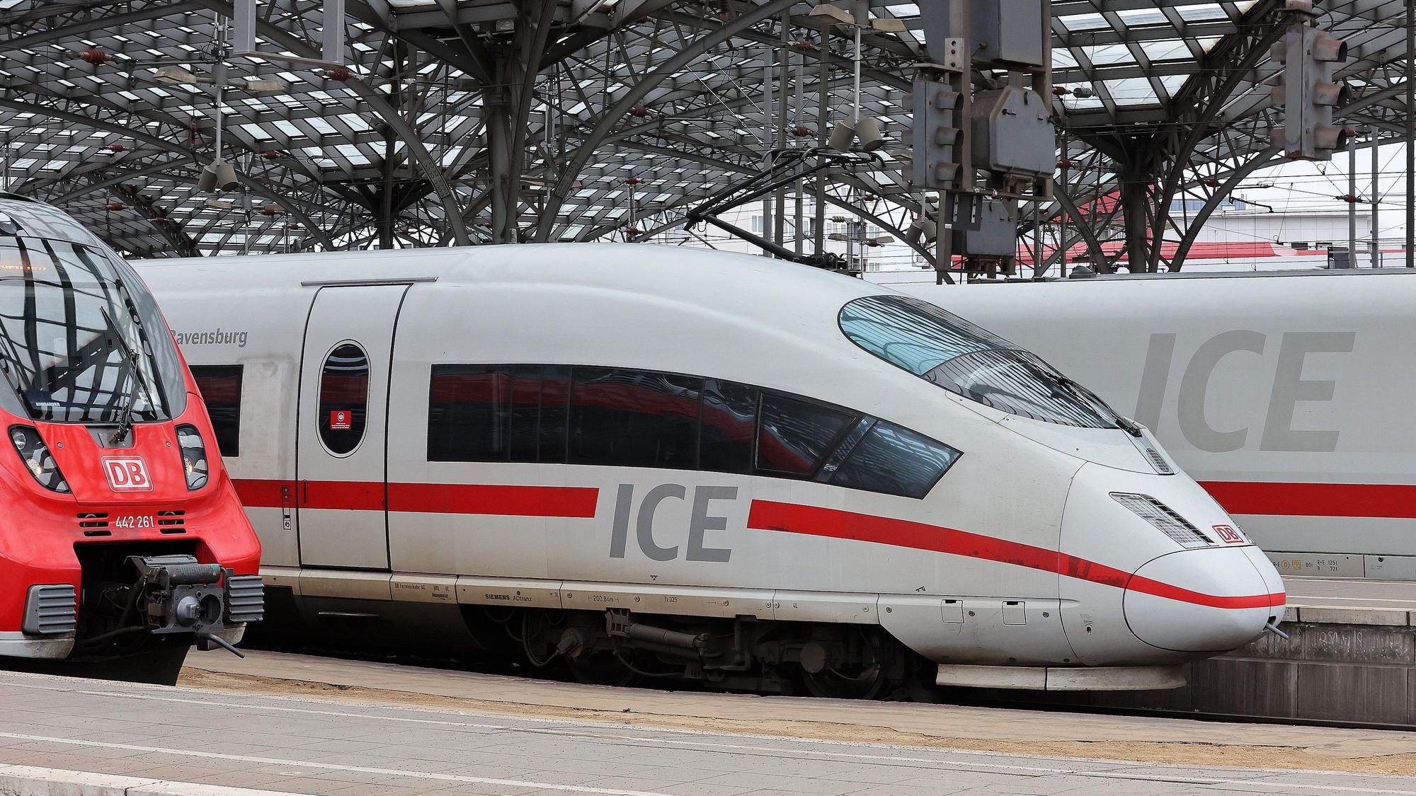 Züge im Kölner Hauptbahnhof
