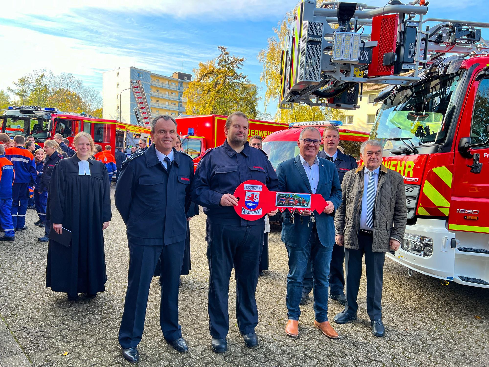 Freiwillige Feuerwehr Leichlingen bekommt neue Fahrzeuge, mit Herbert Reul 0511