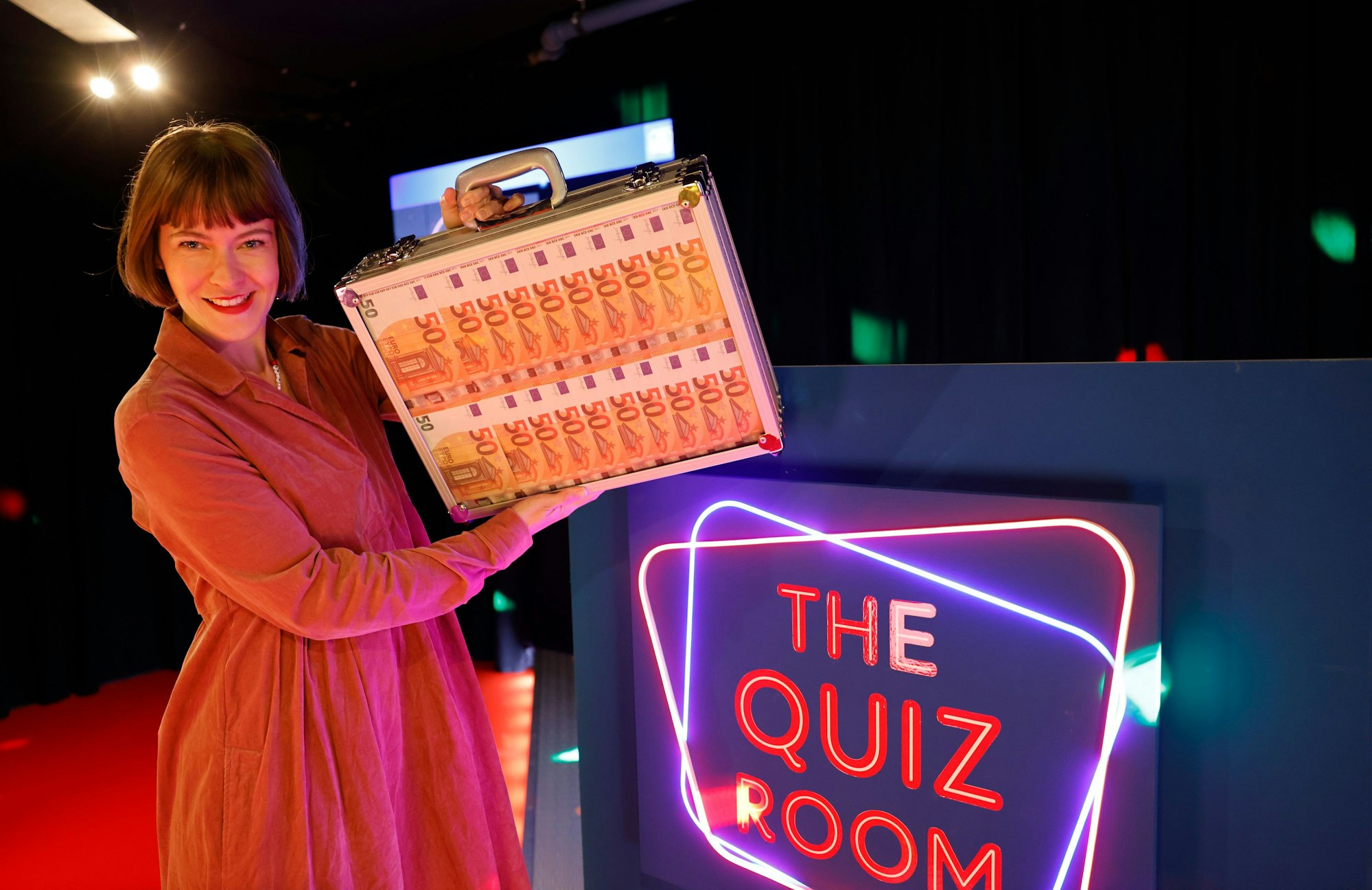 07.11.2022
Köln, NRW
The Quizroom
Hier können Privatpersonen ihre eigene Quizshow wie im TV Studio erleben.