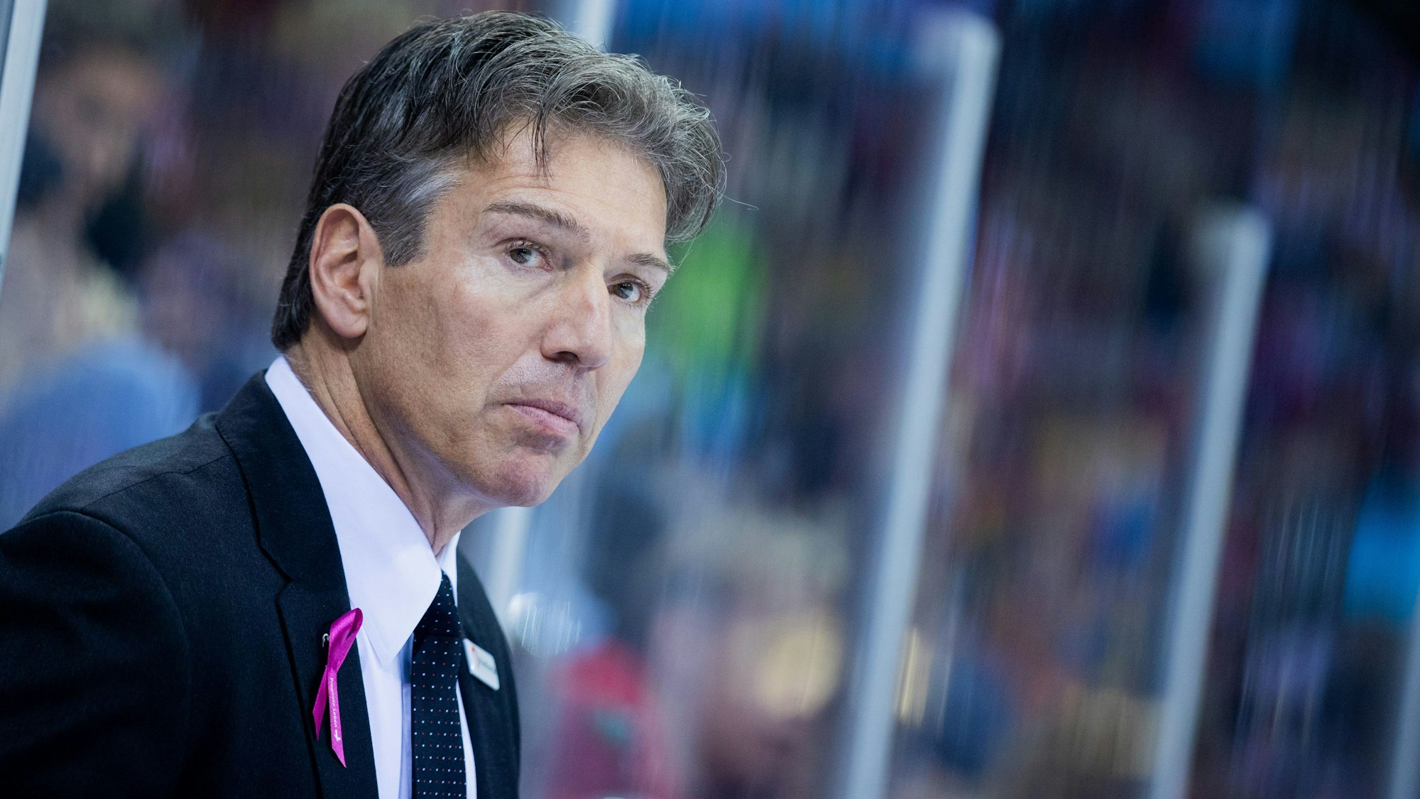 28.10.2022, Nordrhein-Westfalen, Düsseldorf: Eishockey: DEL, Düsseldorfer EG - Kölner Haie, Hauptrunde, 16. Spieltag, PSD Bank Dome. Kölns Trainer Uwe Krupp. Foto: Rolf Vennenbernd/dpa +++ dpa-Bildfunk +++