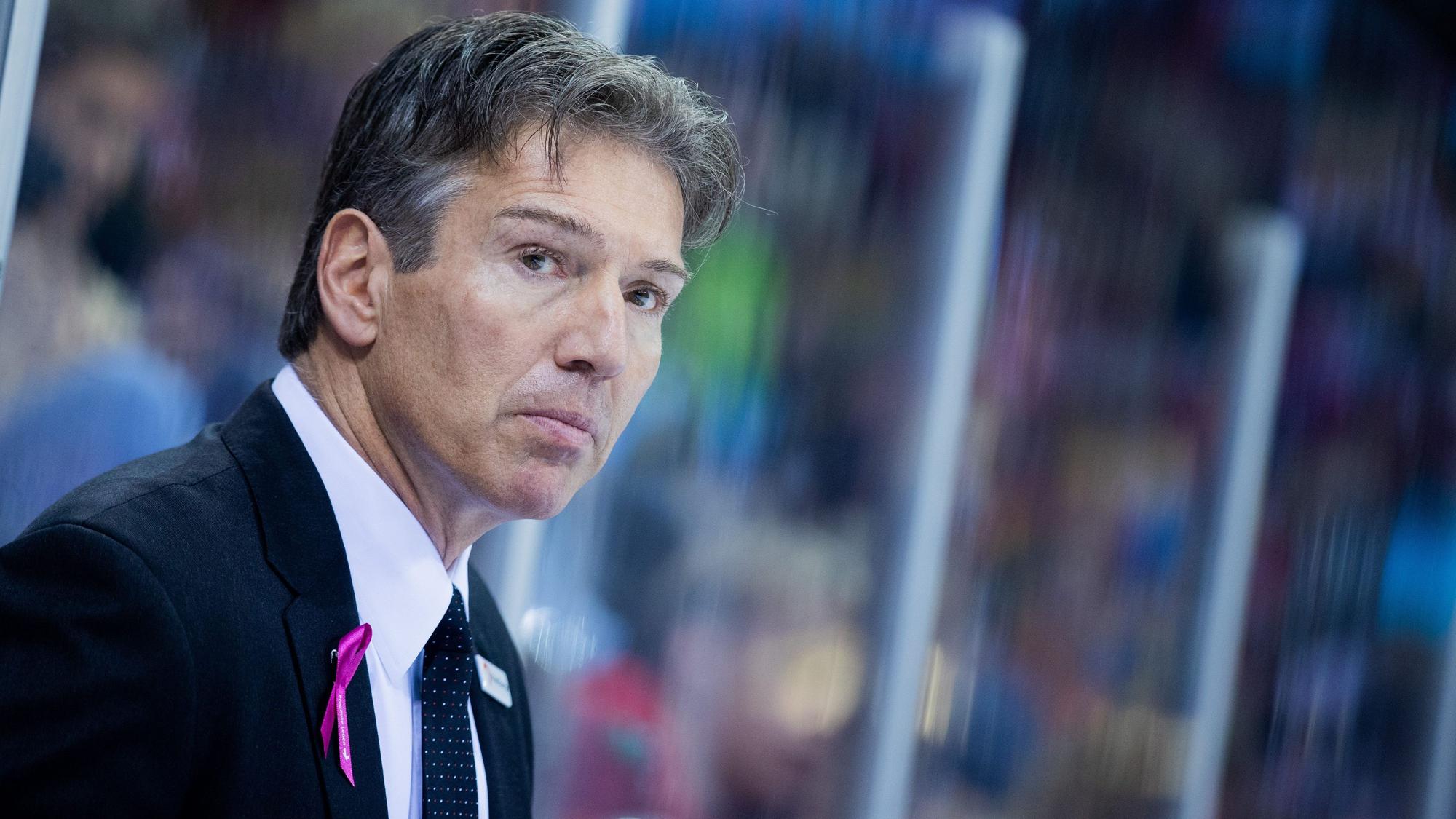 28.10.2022, Nordrhein-Westfalen, Düsseldorf: Eishockey: DEL, Düsseldorfer EG - Kölner Haie, Hauptrunde, 16. Spieltag, PSD Bank Dome. Kölns Trainer Uwe Krupp. Foto: Rolf Vennenbernd/dpa +++ dpa-Bildfunk +++