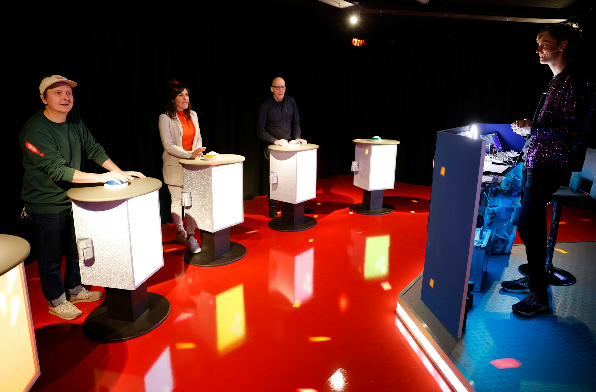 07.11.2022
Köln, NRW
The Quizroom
Hier können Privatpersonen ihre eigene Quizshow wie im TV Studio erleben.