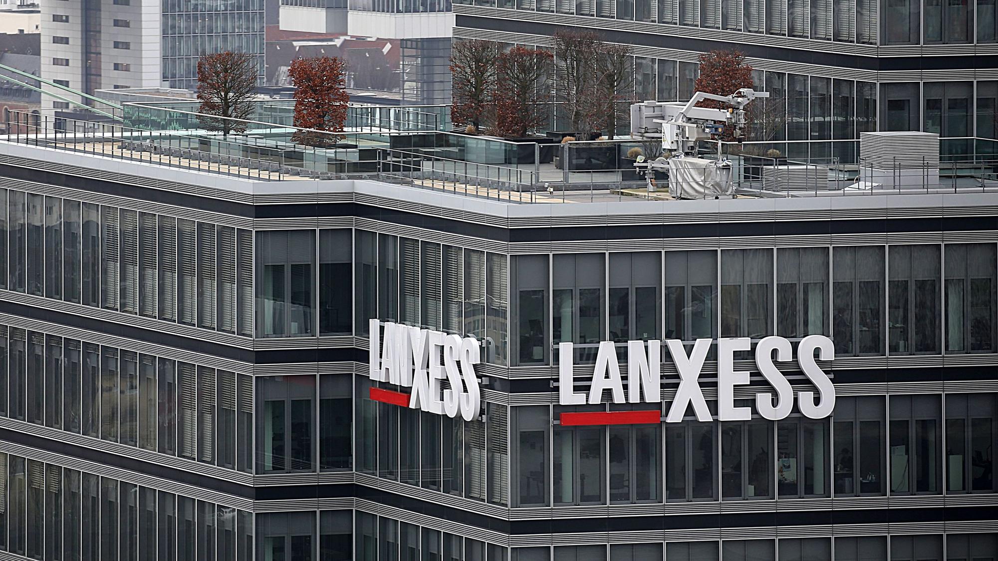Blick auf die Zentrale des Chemie Konzerns Lanxess.