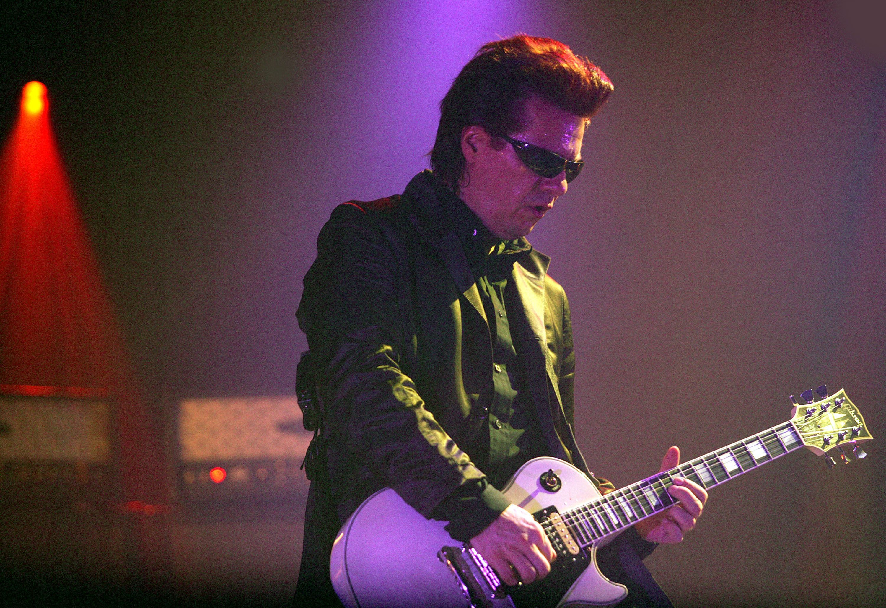 Andy Taylor von Duran Duran an der Gitarre.