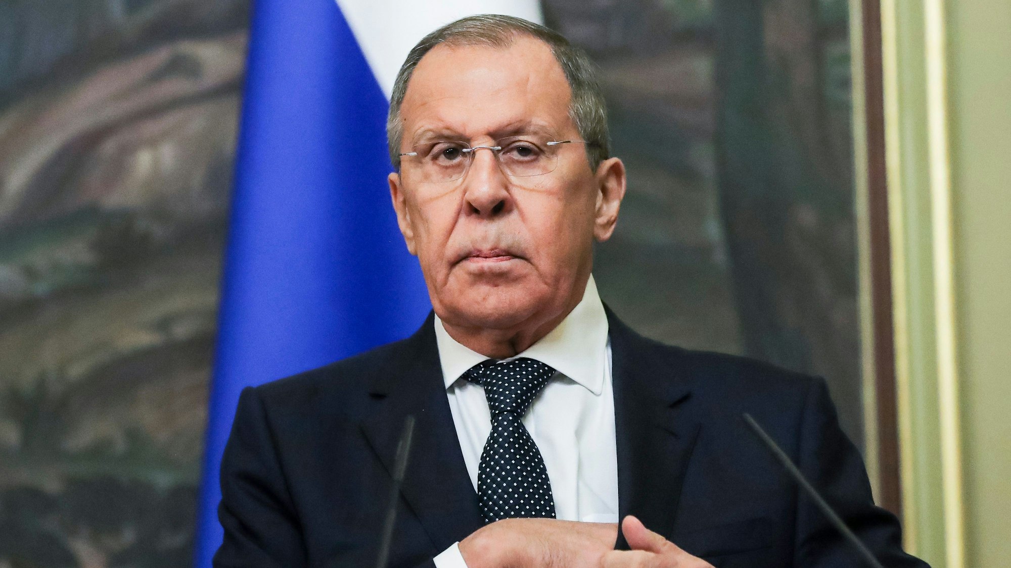 Russischer Außenminister Sergej Lawrow. Bei seiner Ankunft in Anchorage trug er einen Pullover mit der Aufschrift „CCCP“.