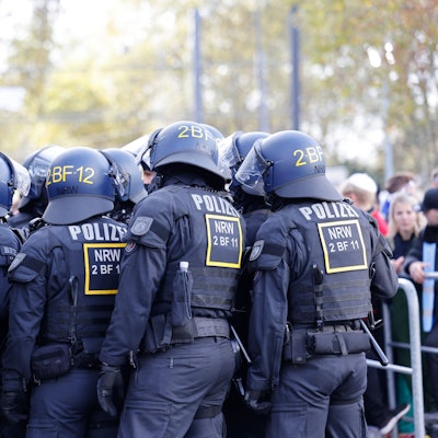 Großes Aufgebot: Die Polizei war rund um die Zülpicher Straße mit vielen Einsatzkräften vertreten.