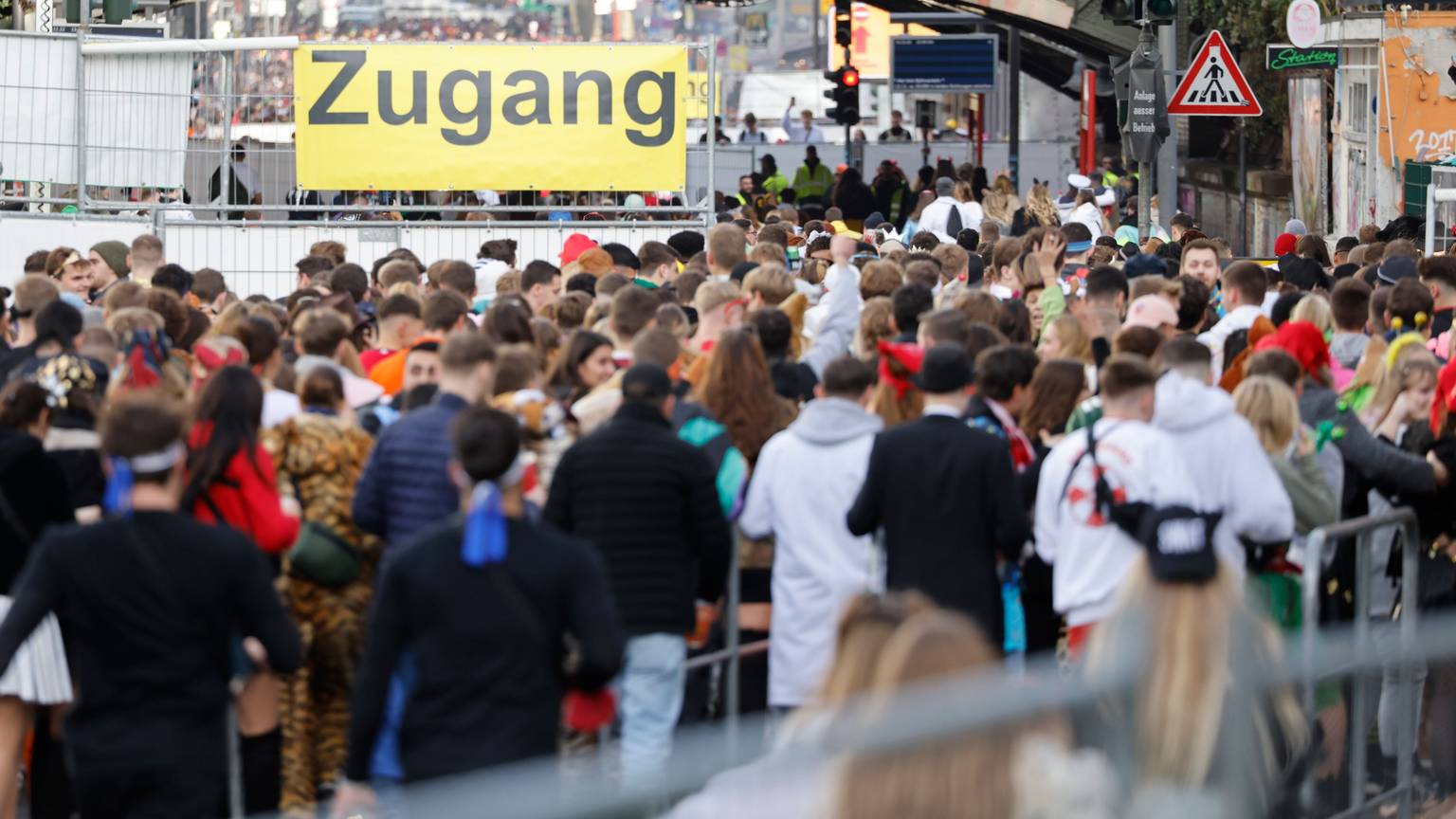 Voll, voller, Zülpicher: Am Elften Elften war das Studentenviertel einmal mehr ganz stark angesagt.