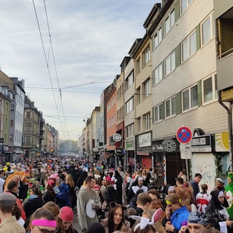 Dichtes Gedränge am Elften im Elften auf der Zülpicher Straße.