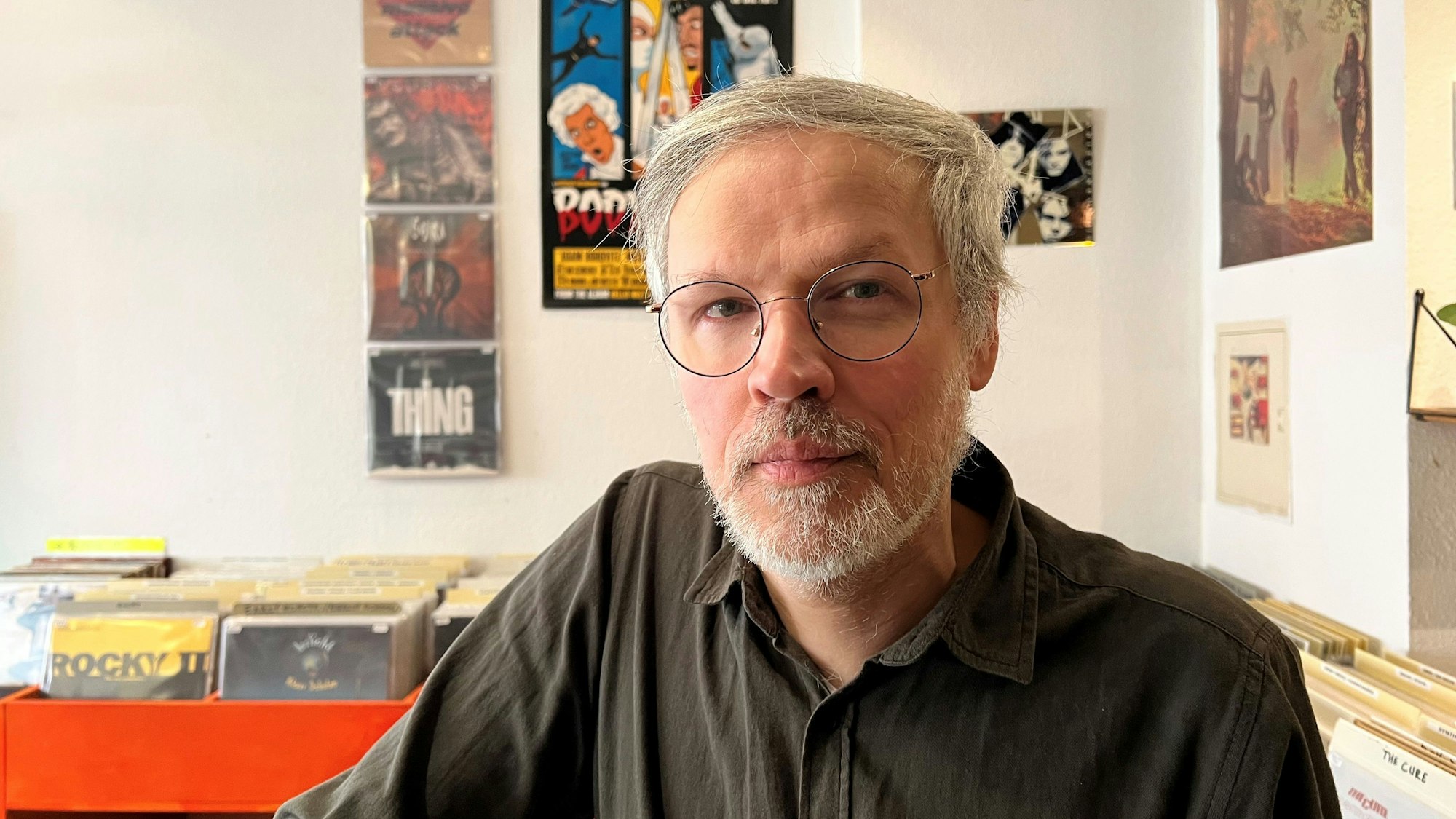 Dirk Borrmann in seinem Plattenladen