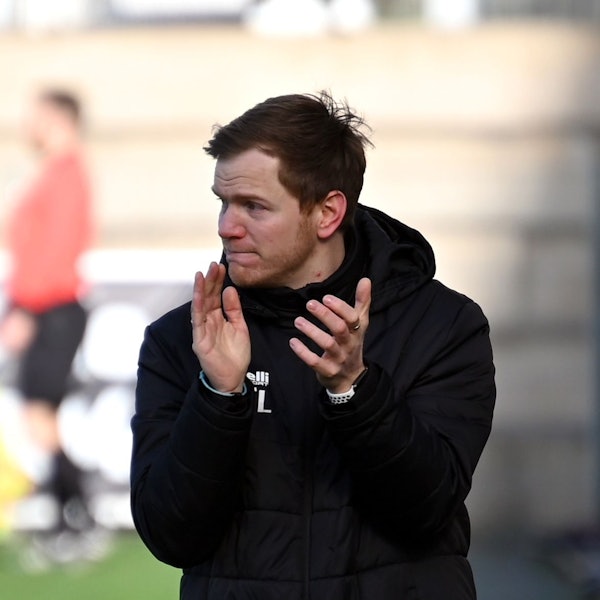 Fußball
A-Junioren Bundesliga West
Bayer 04 Leverkusen - FC Viktoria Köln
TR: Marian Wilhelm (Köln)
Foto: Uli Herhaus