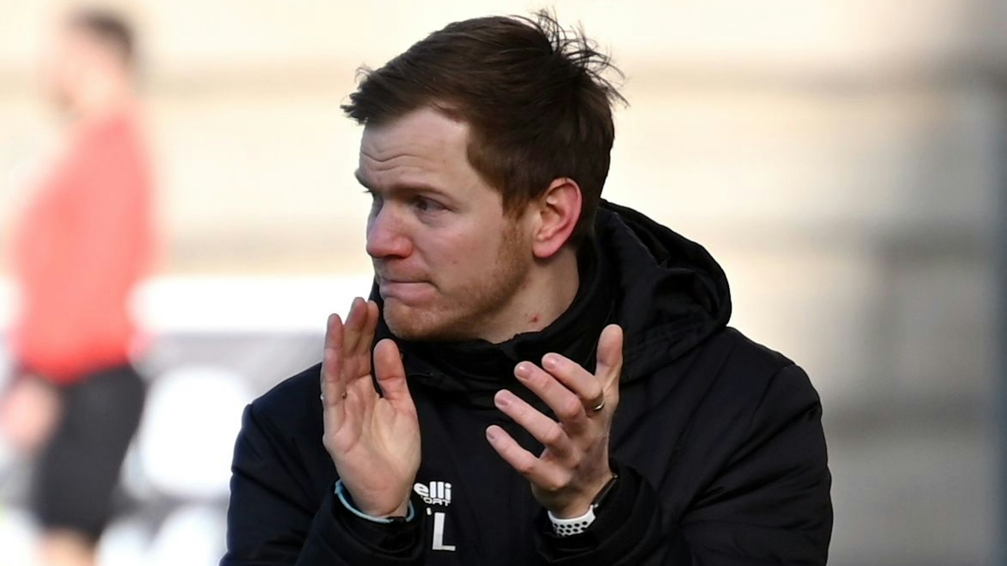 Fußball
A-Junioren Bundesliga West
Bayer 04 Leverkusen - FC Viktoria Köln
TR: Marian Wilhelm (Köln)
Foto: Uli Herhaus