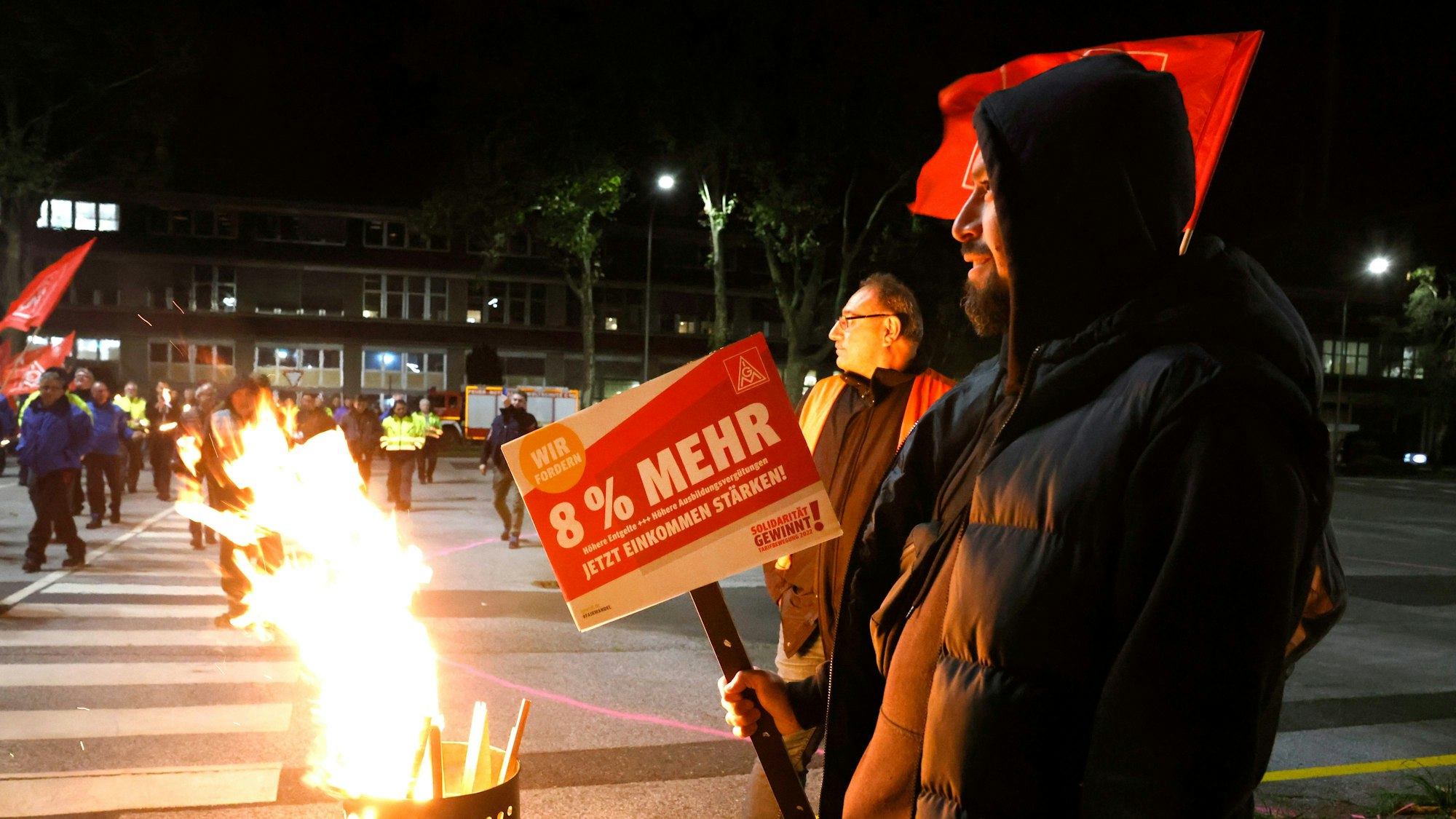 In der vergangenen Woche hatten über 6000 Mitarbeitenden von Ford zeitweise die Arbeit niedergelegt. 400 hatten sich zu einer nächtlichen Kundgebung versammelt.
