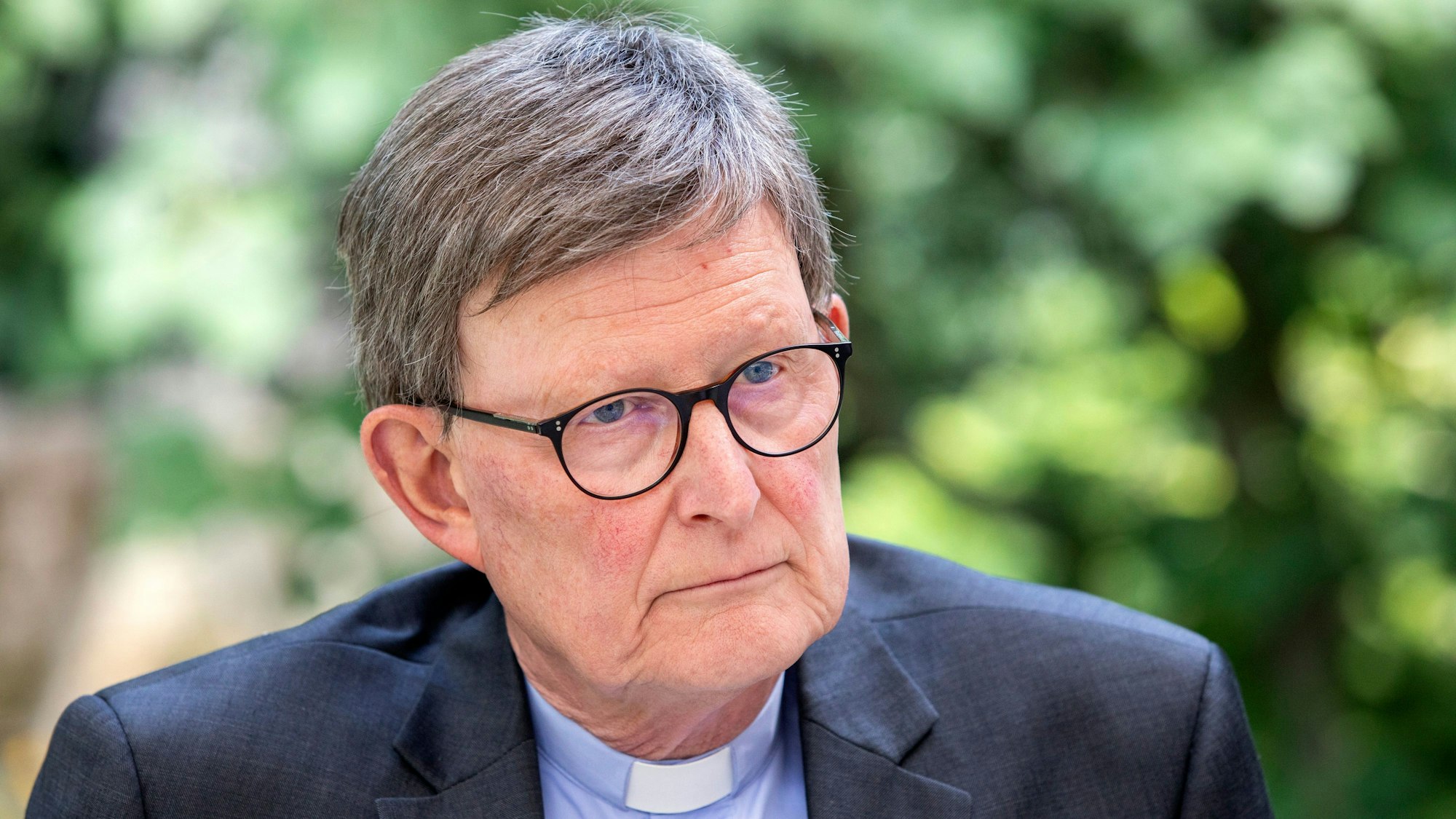 Der Erzbischof von Köln, Kardinal Rainer Maria Woelki, während eines Interviews in der Nahaufnahme.