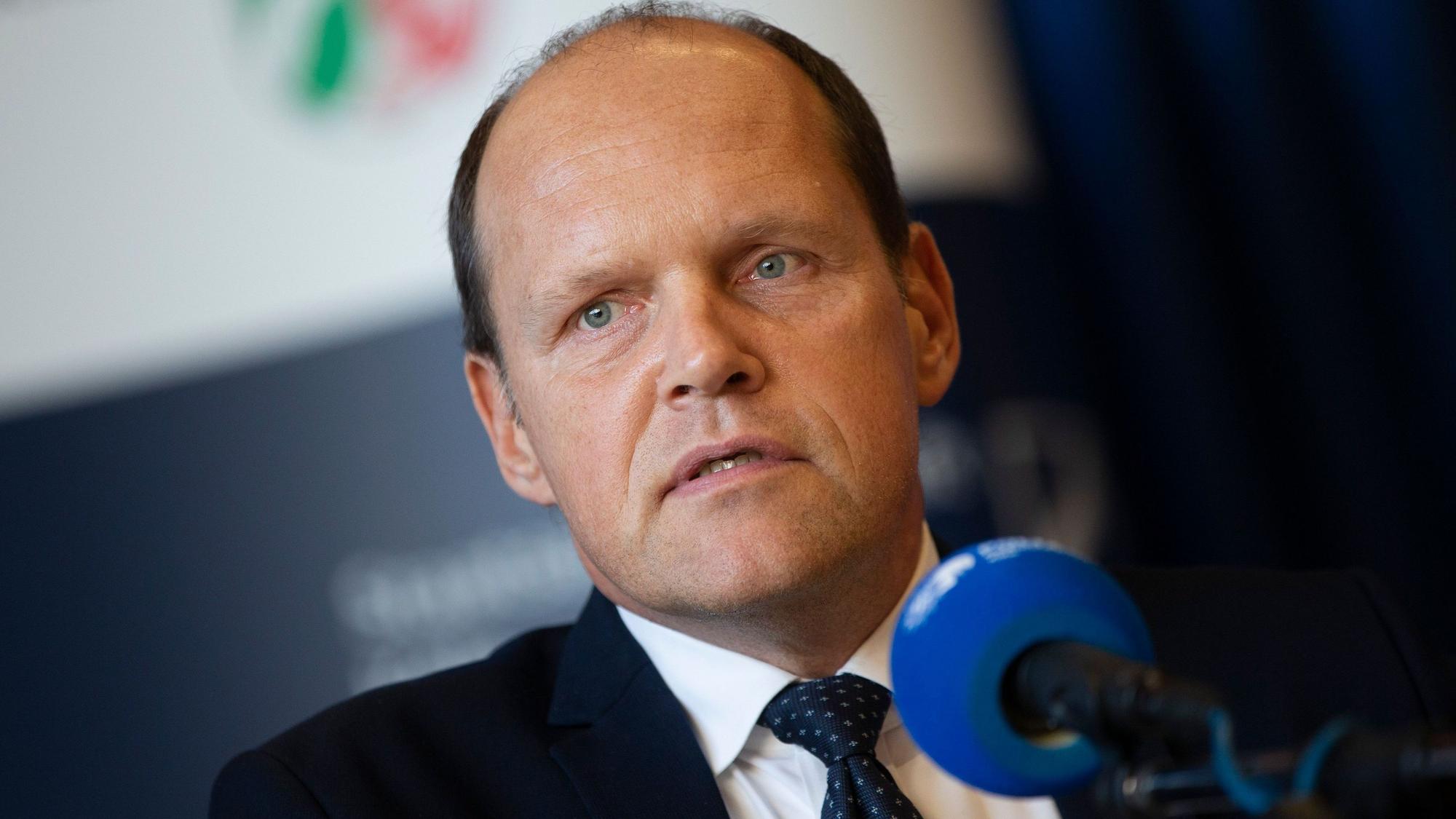 05.10.2022, Nordrhein-Westfalen, Köln-Kalk: Oberstaatsanwalt Ulf Willuhn während einer Pressekonferenz im Kölner Polizeipräsidium.Foto: Thomas Banneyer/dpa +++ dpa-Bildfunk +++