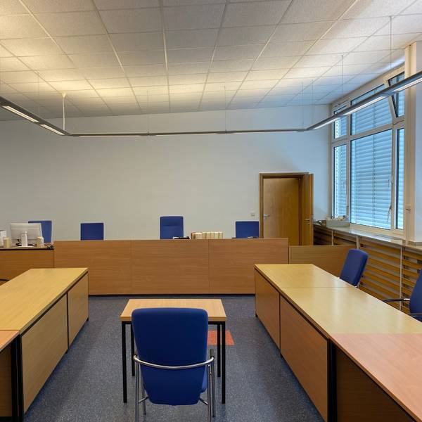 Der Gerichtssaal im Bensberger Amtsgericht ist leer.