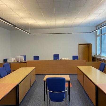 Saal 106, der größte Verhandlungssaal im Bensberger Amtsgericht.