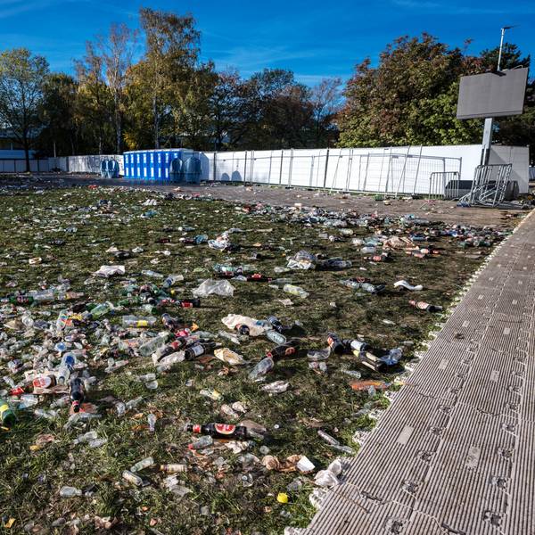 Die Uniwiese ist voller Müll nach dem Elften Elften.