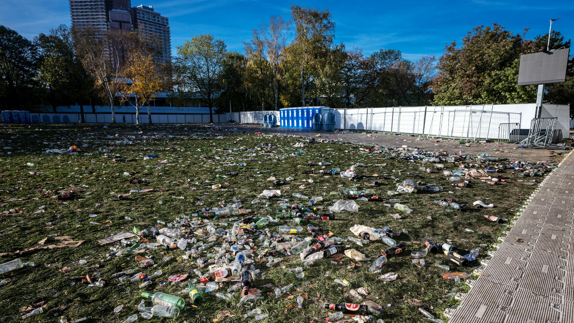 Die Zerstörung des Grüngürtels befürchten Anwohner und Naturschutzverbände, wenn das Landschaftsschutzgebiet Ausweichgelände wird.