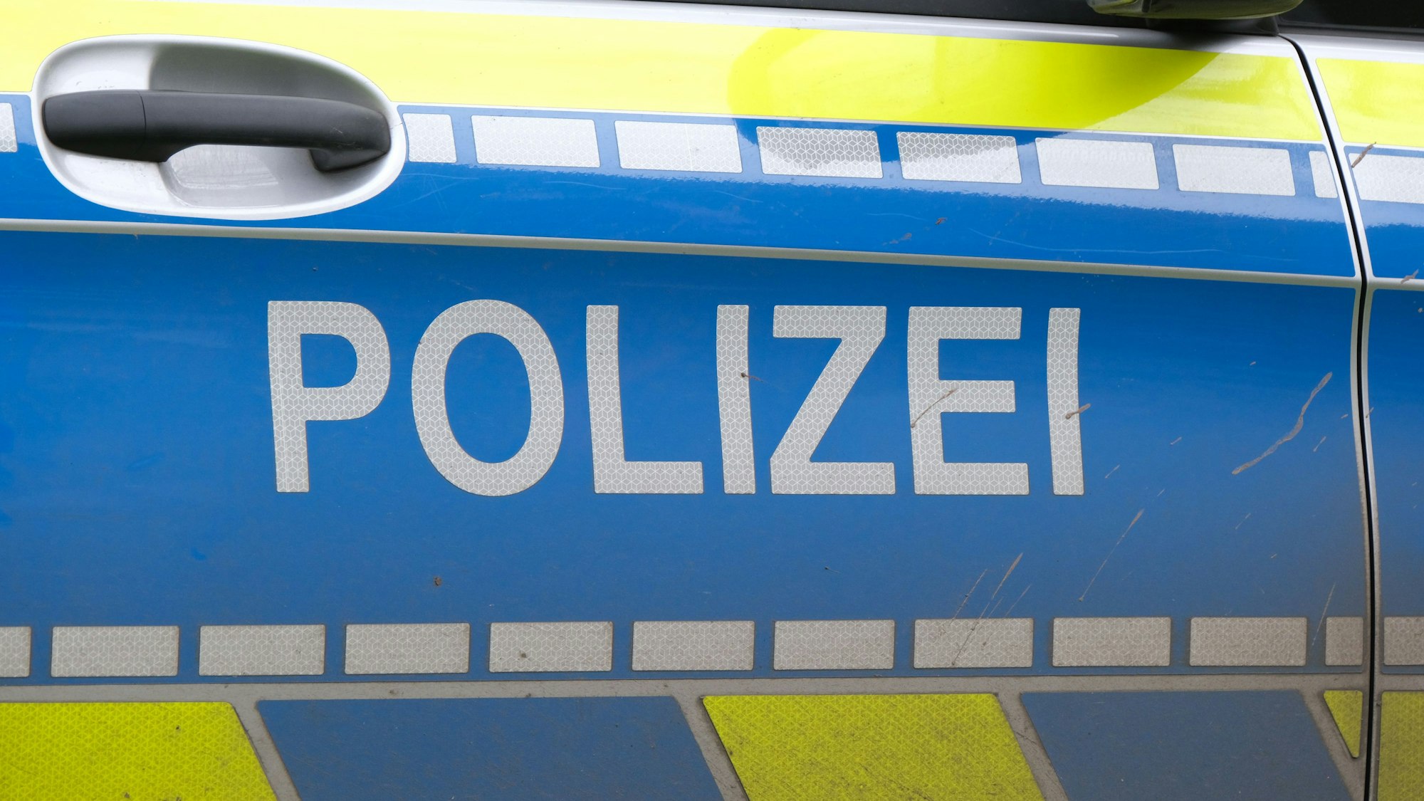 Ein Polizeifahrzeug
