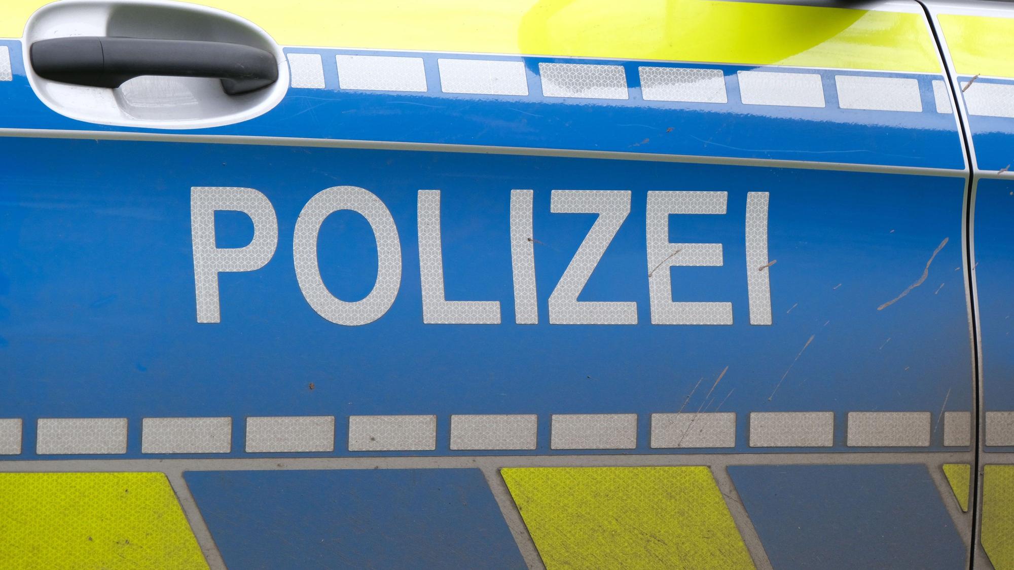 04.02.2022, Köln: Symbolfoto Polizei, Polizeifahrzeug, Einsatzfahrzeug Foto: Max Grönert