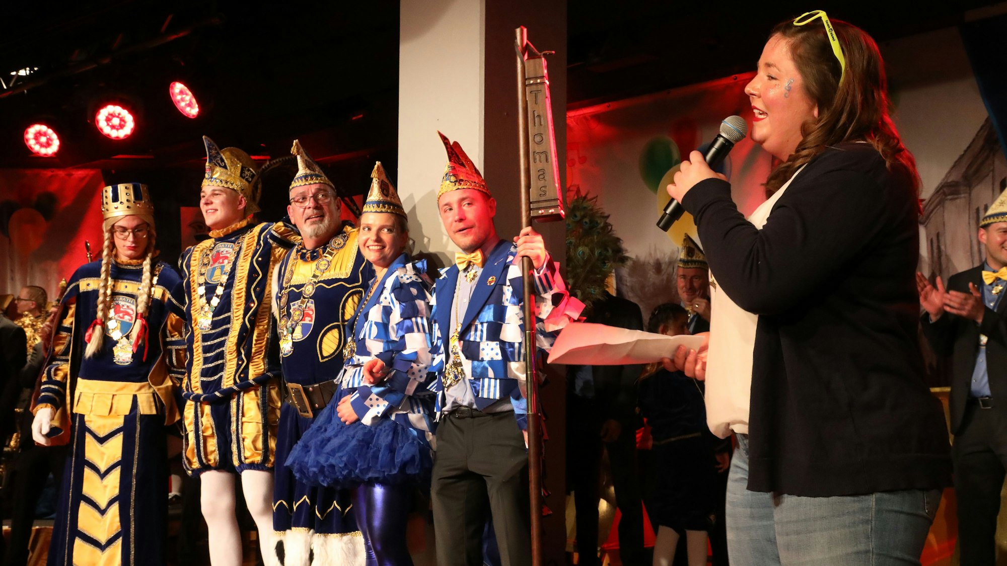 Christel Wendeler sing das Leonard-Cohen-Halleluja auf Overath umgetextet.