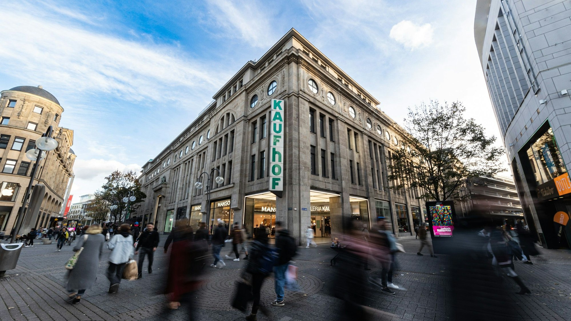 Repräsentatives Haus in der Kölner Innenstadt: Der Kaufhof an der Ecke Hohe Straße/ Schildergasse ist eine der Vorzeige-Immobilien der Signa-Gruppe.