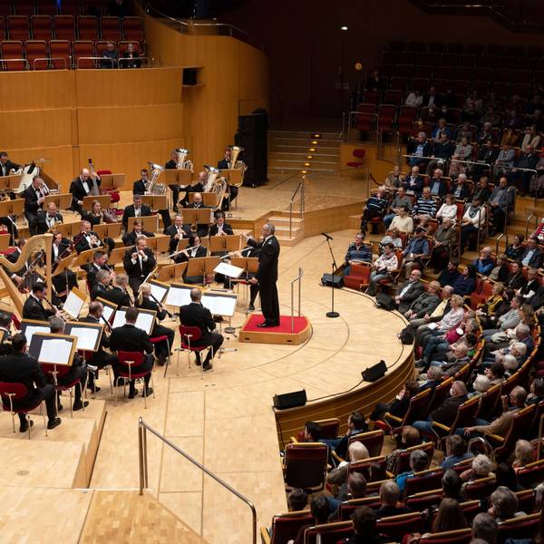 Unter der Leitung von Oberstleutnant Christian Weiper spielte das Musikkorps der Bundeswehr am 14.11.2022 in der Philharmonie.