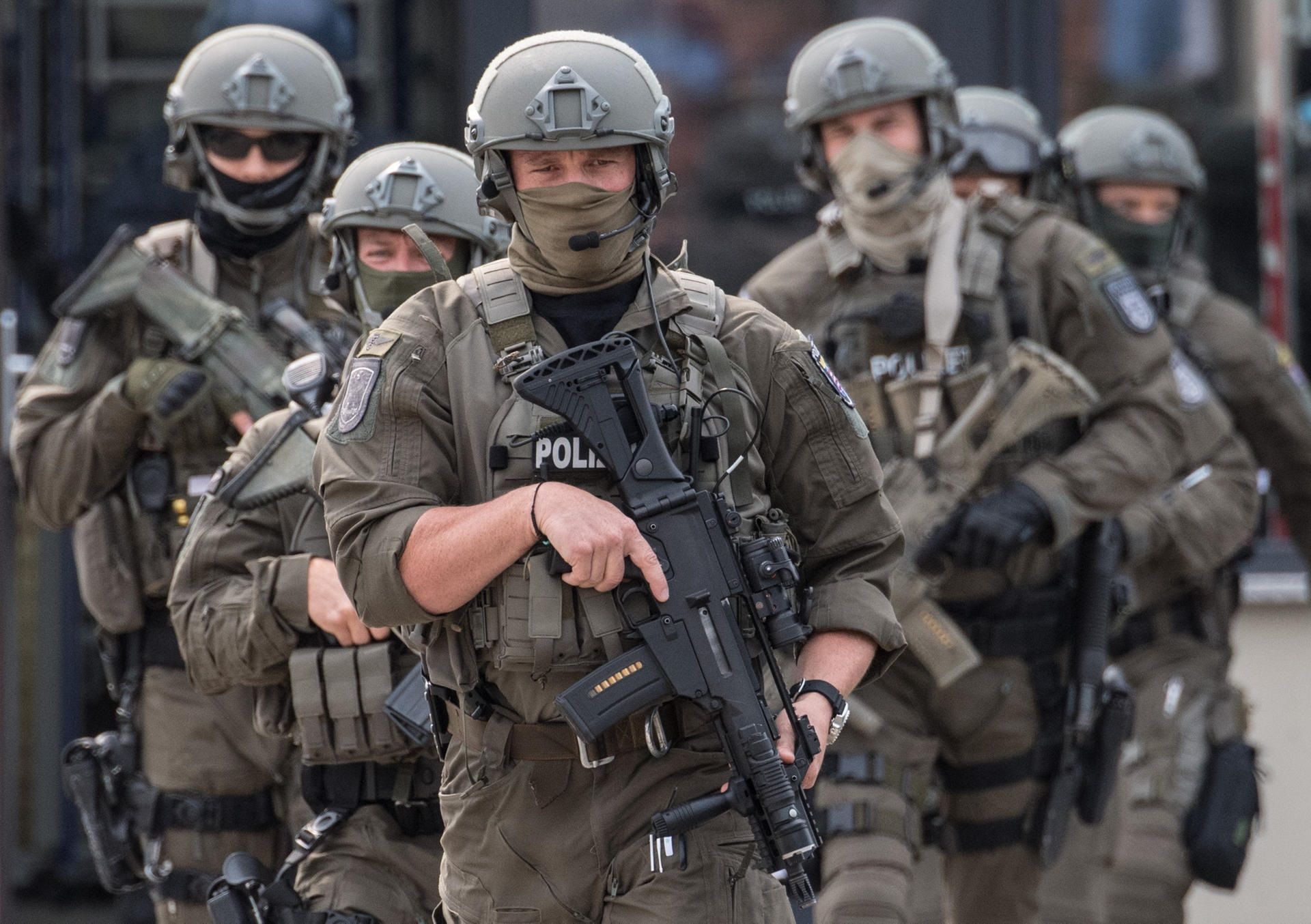 Beamte des Spezialeinsatzkommandos (SEK) der Polizei Frankfurt während einer Übung.