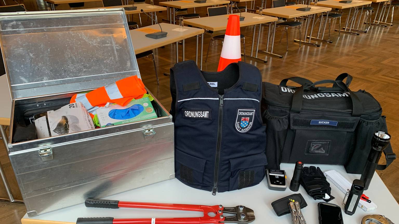 Zu der Ausrüstung des Ordnungsdienstes in Sankt Augustin gehören schon jetzt unter anderem eine stichschutzsichere Weste und Reizgas. Body-Cams sollen im nächsten Jahr folgen.