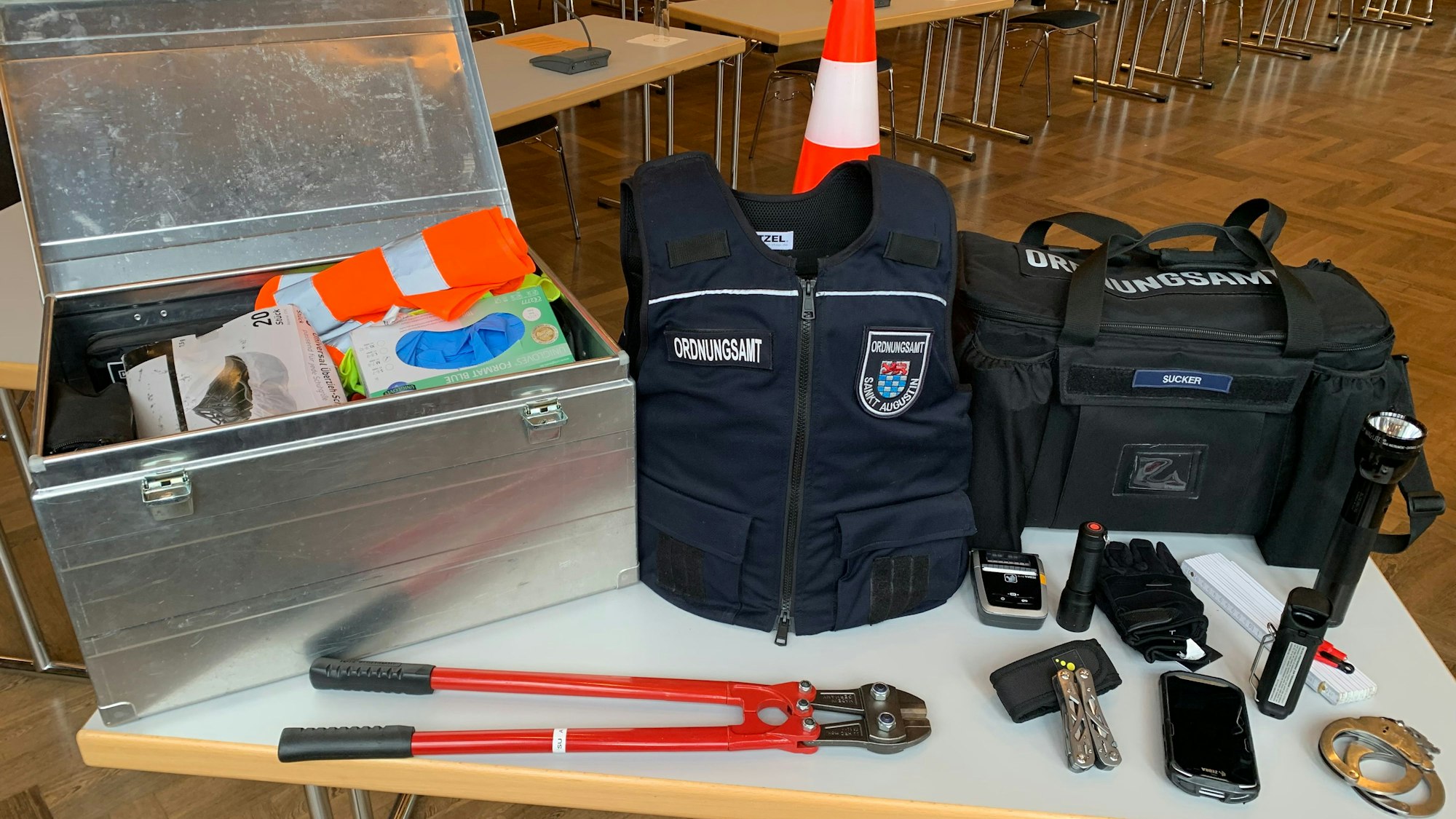 Zu der Ausrüstung des Ordnungsdienstes in Sankt Augustin gehören schon jetzt unter anderem eine stichschutzsichere Weste und Reizgas. Body-Cams sollen im nächsten Jahr folgen.