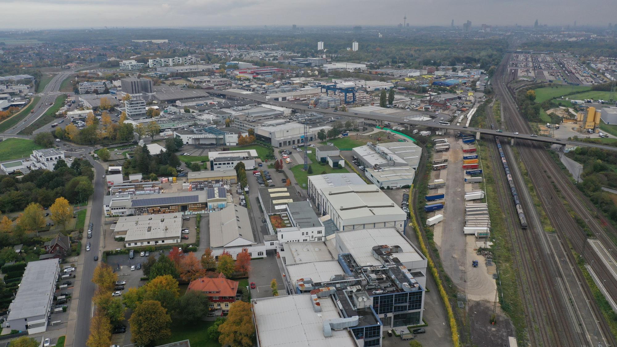 Die Gewerbegebiete Kalscheuren und Efferen aus einem Flugzeug fotografiert.