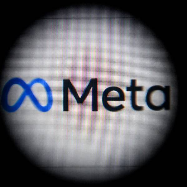 Das Meta-Logo auf einem Computerbildschirm, umrandet von einem schwarzem Kreis.