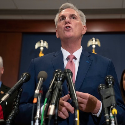 Kevin McCarthy von den Republikanern äußerst sich bei einer Pressekonferenz zu den Midterm-Wahlen in den USA: