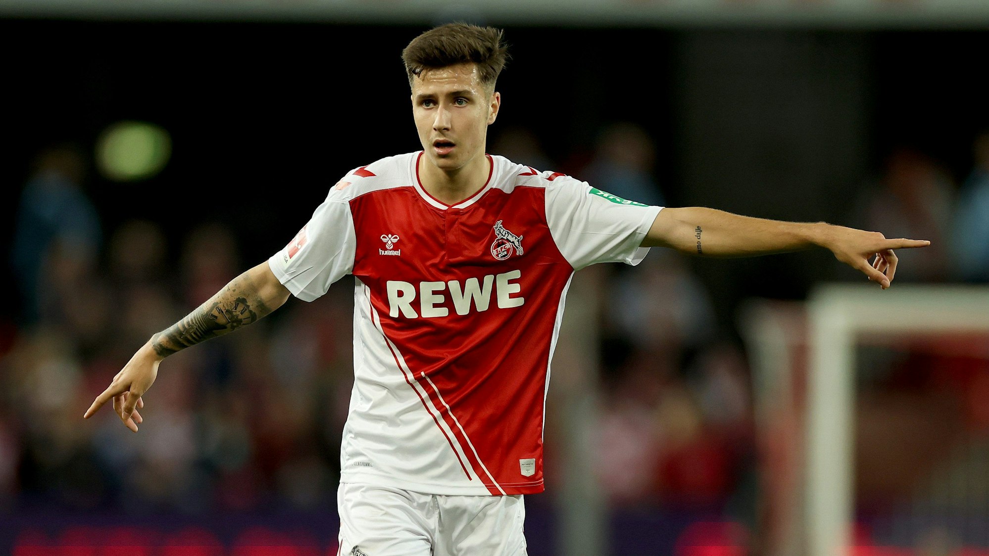 Denis Huseinbasic gestikuliert bei einem Spiel des 1. FC Köln