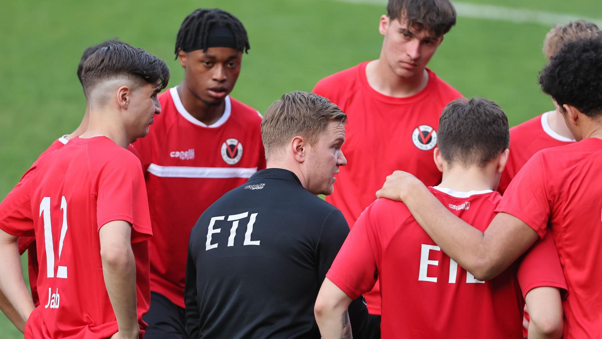 Mittelrhein Pokalfinale der A-Junioren,
1.FC Köln U19 vs. Viktoria Köln U19, Mitte: Trainer Marian Wilhelm (Viktoria), 18.05.2022, Bild: Herbert Bucco