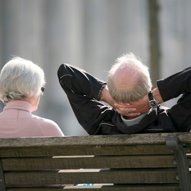 ARCHIV - 23.03.2012, Berlin: Senioren sitzen auf einer Bank. Foto: Stephan Scheuer/dpa +++ dpa-Bildfunk +++