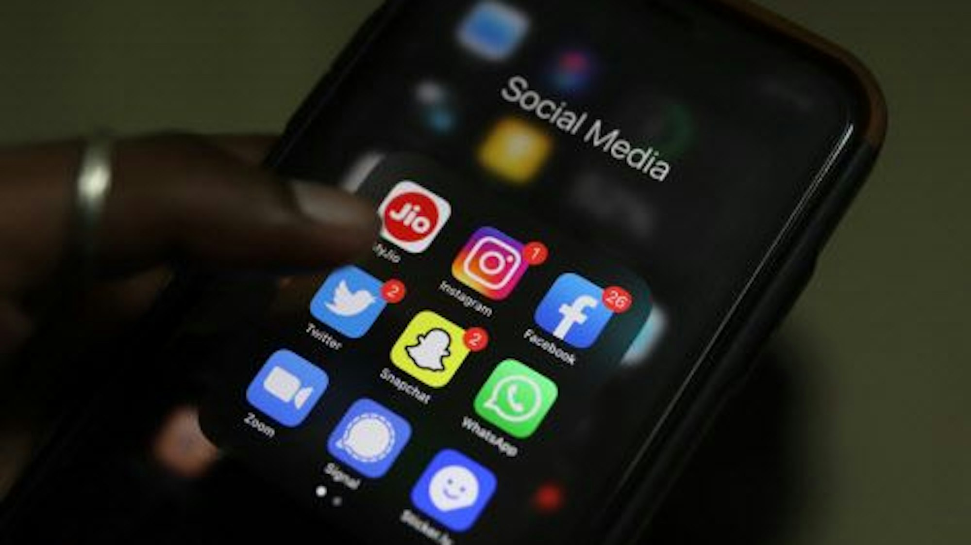 Die Apps von sozialen Netzwerken und Messengerdiensten auf einem Handy.