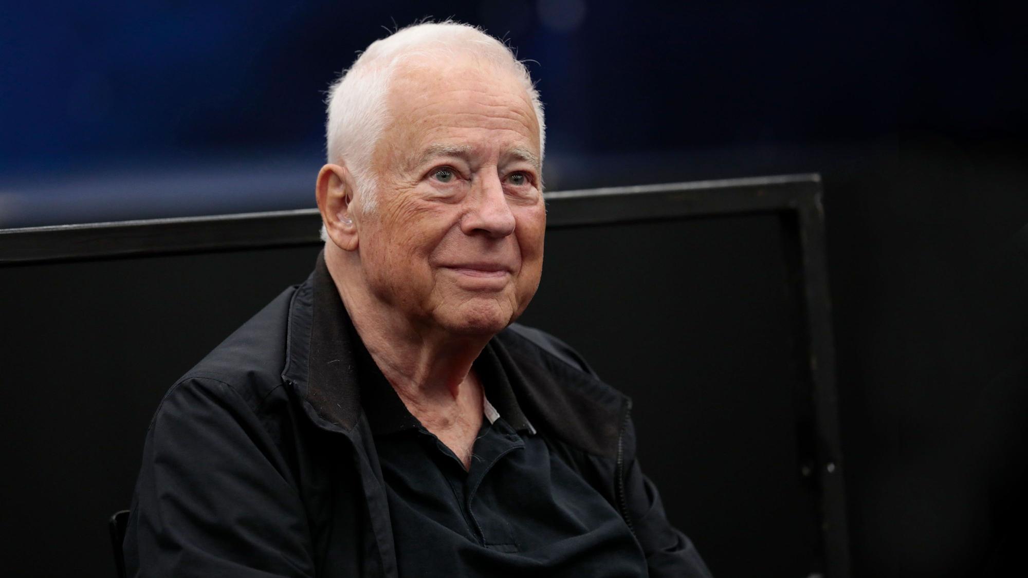Regisseur und Intendant Michael Hampe (1937-2022) bei den Probenarbeiten zur "Zauberflöte" an der Oper Köln.