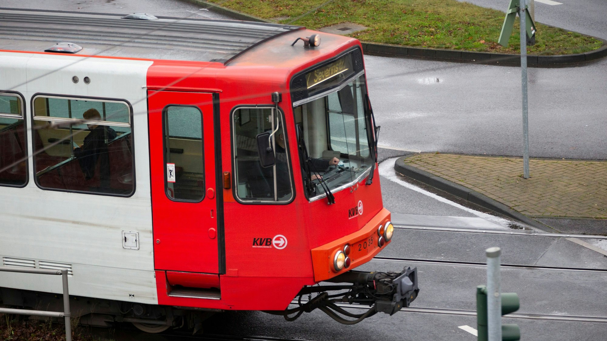 Einige Linien der KVB fahren am Donnerstag nur eingeschränkt.