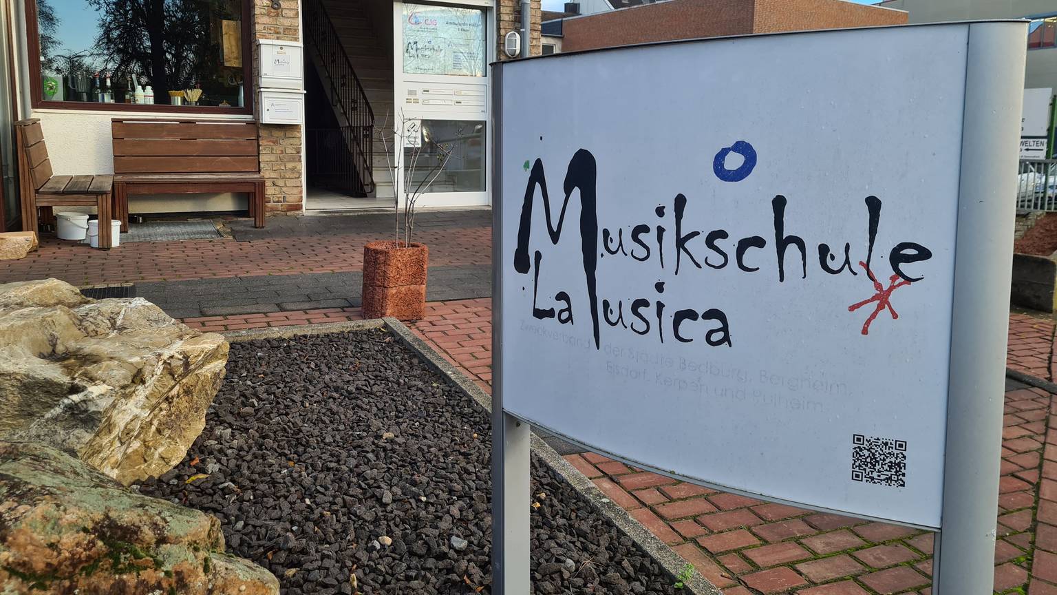 Das Werbeschild der Musikschule La Musica.