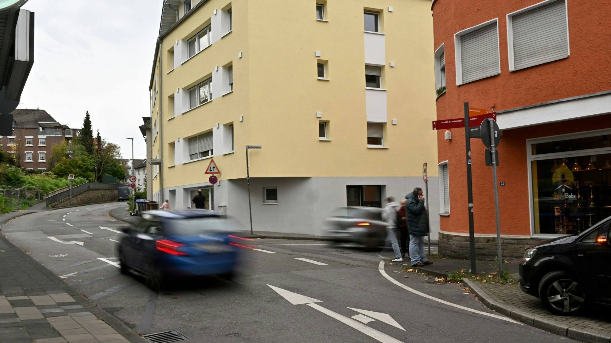 Die Laurentiusstraße noch ohne jede Markierungen für Fahrräder.