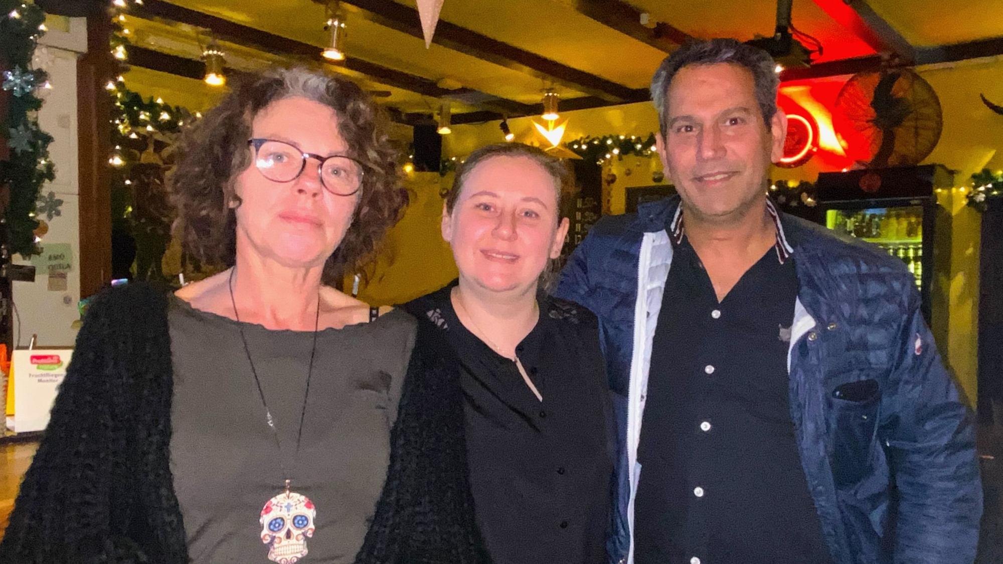 Das Bild zeigt Alexandra Wostal, Marta Dziedzil und Asif Guggar (von links).